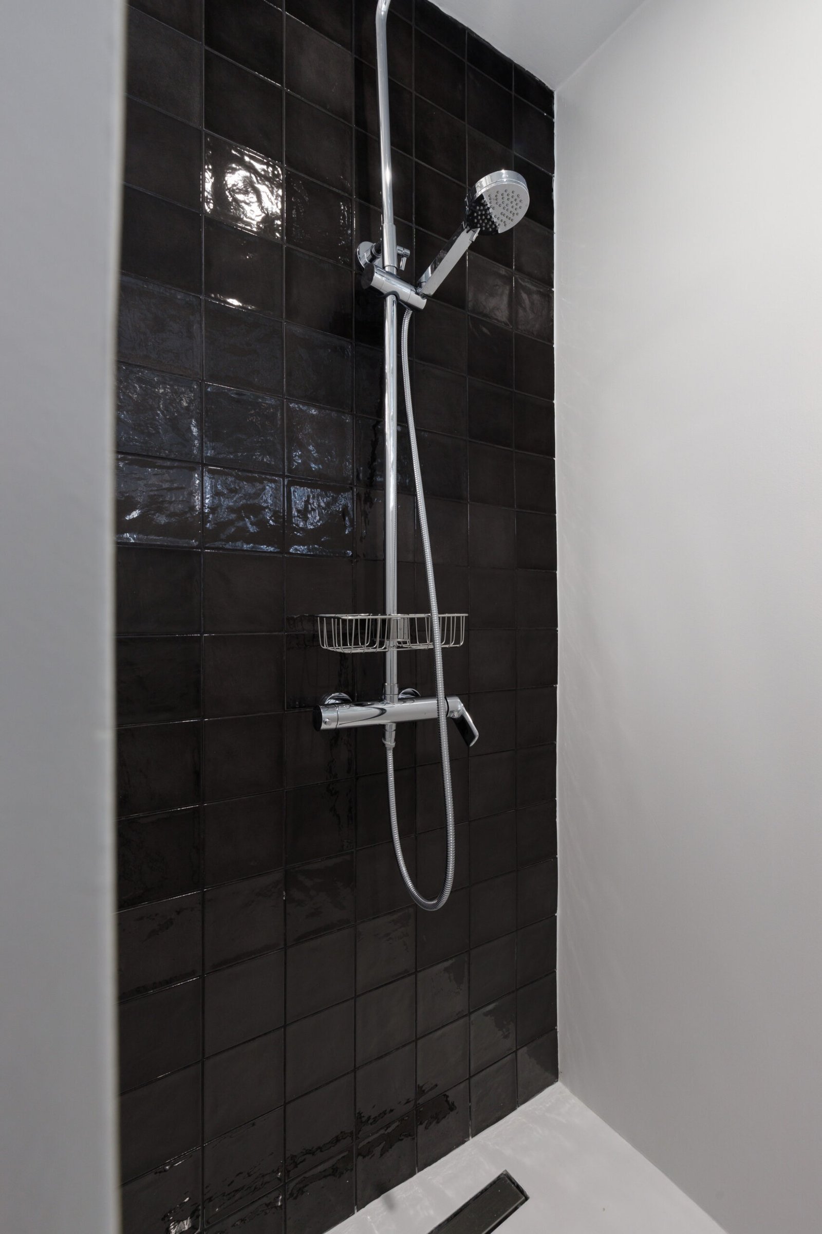 shower of baroness 2, with black wall tiles